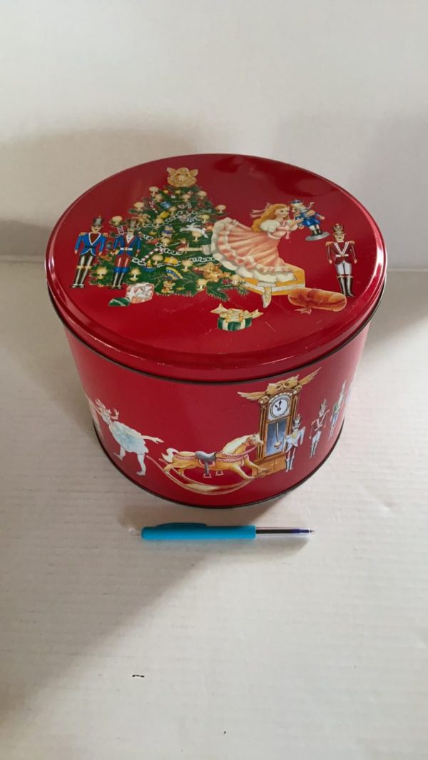 Vintage Popcorn Tree Tin - Christmas