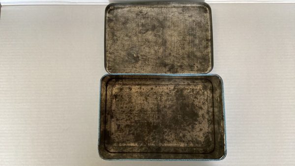Vintage Shabby Chic Tin - Image 3