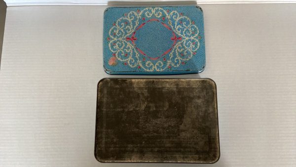 Vintage Shabby Chic Tin - Image 2