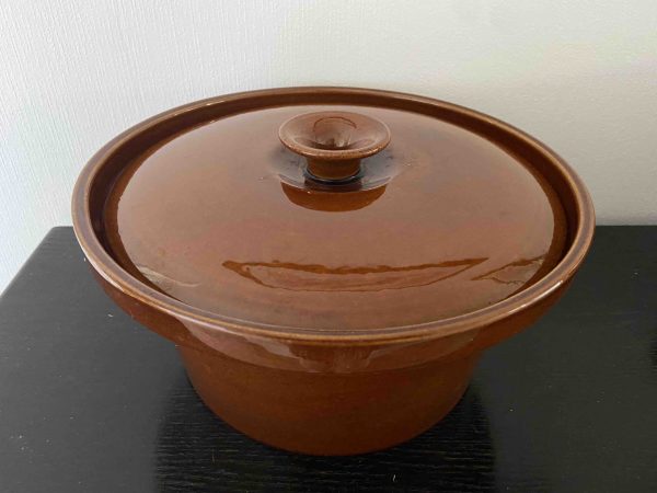 Temuka Crock Pot/Casserole with Lid - Large.